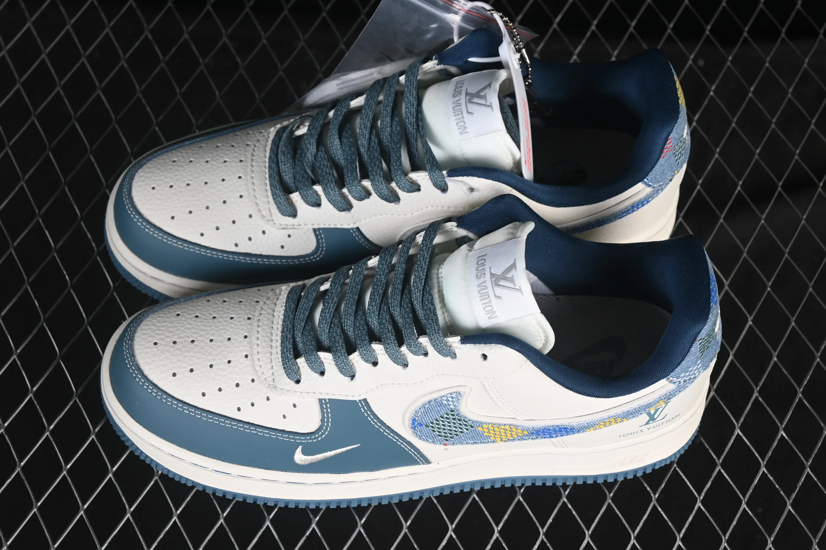 All categories Nk Air Force 1 Air Force series Nk Air Force 1 Low Air Force low-top Nike Air Force 1'07 Low LV co-branded stitching color hook Air Force 1 low-top casual sneakers DD1982-301